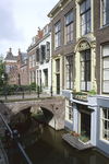 852069 Gezicht op de huizen Kromme Nieuwegracht 43 -hoger te Utrecht.